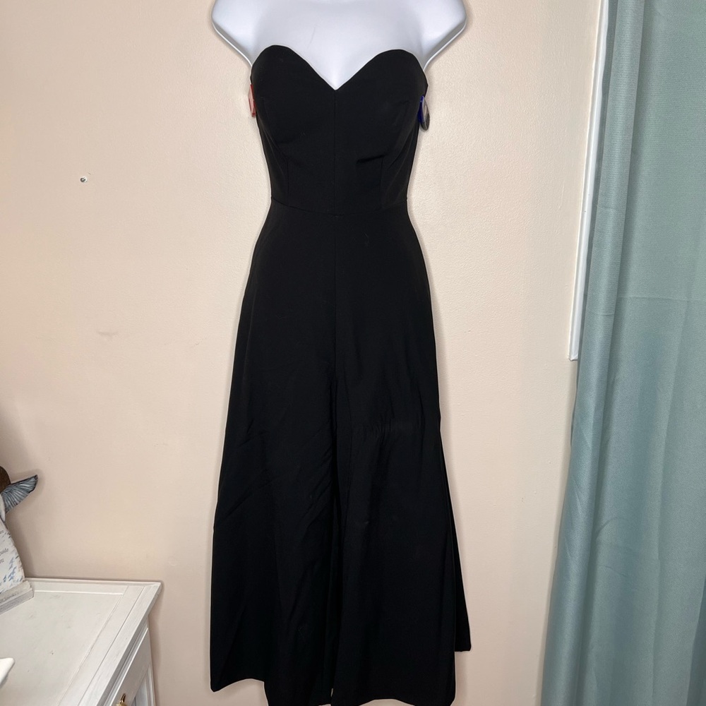 Cute black strapless romper with pockets!